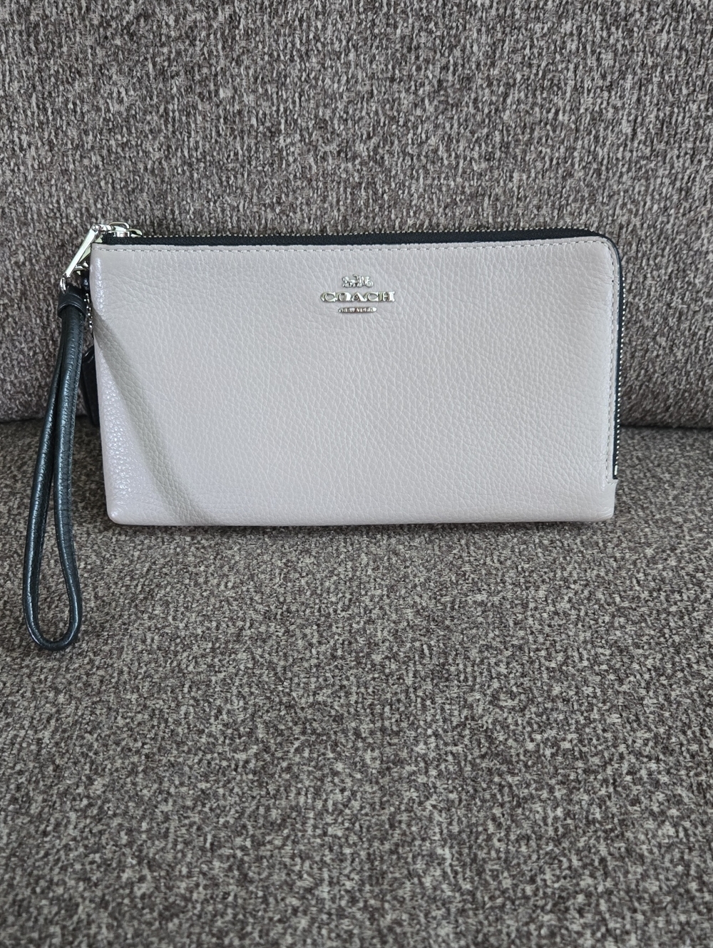 Coach Like New Pebbled Leather Wristlet Clutch in Light Taupe, Cream & Black